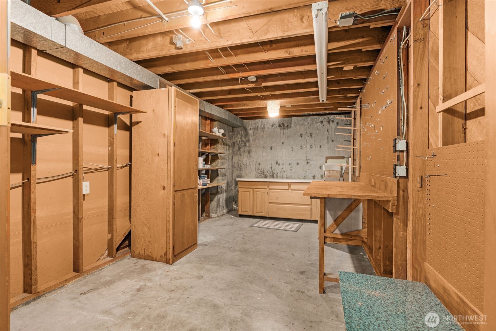 19207 40th Place NE, Lake Forest Park, WA 98155
