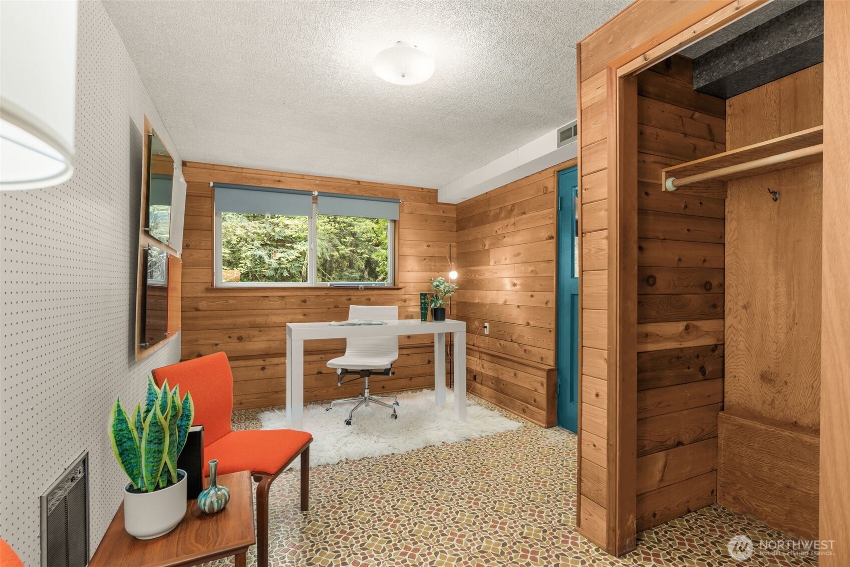 19207 40th Place NE, Lake Forest Park, WA 98155