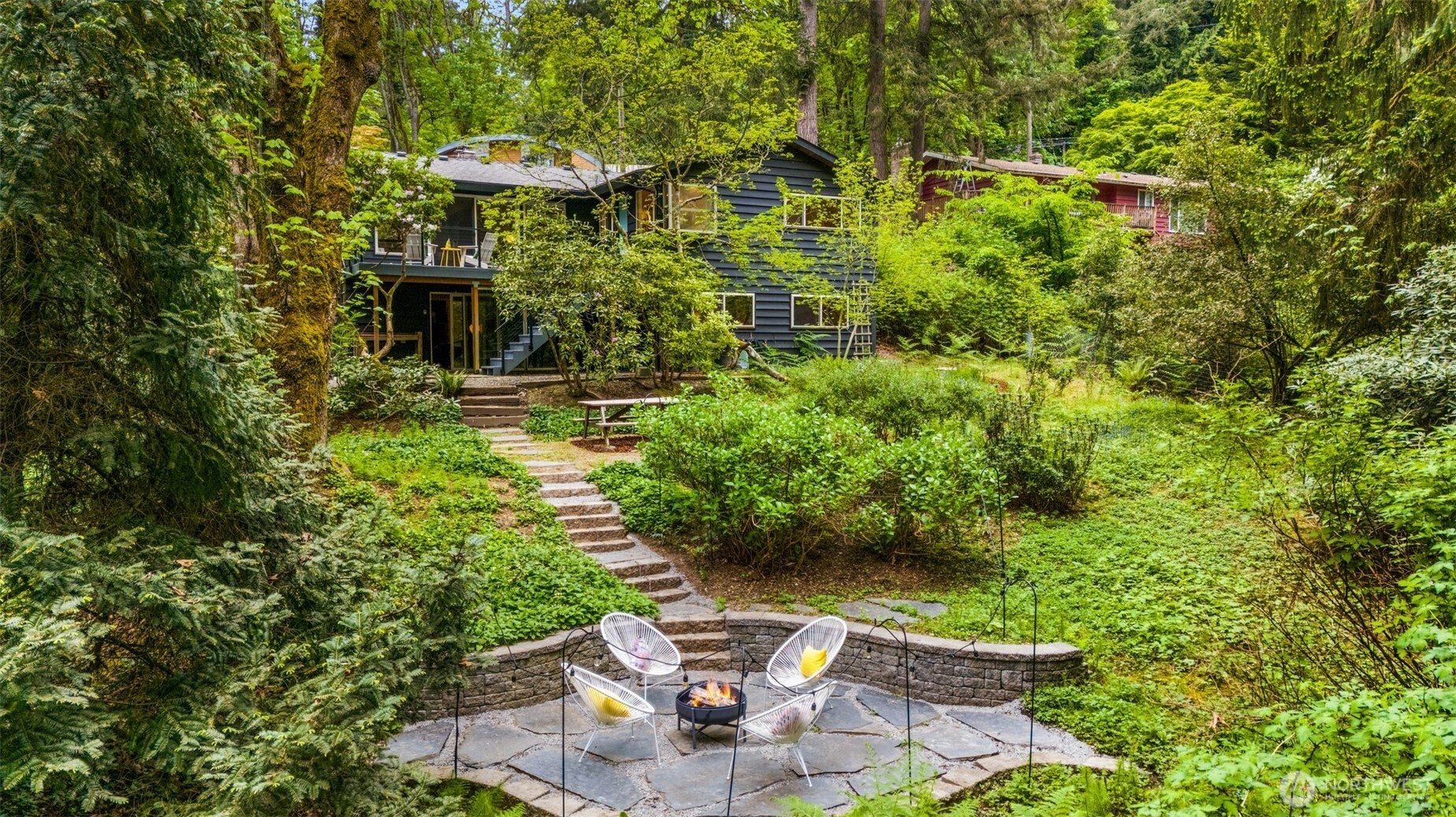 19207 40th Place NE, Lake Forest Park, WA 98155