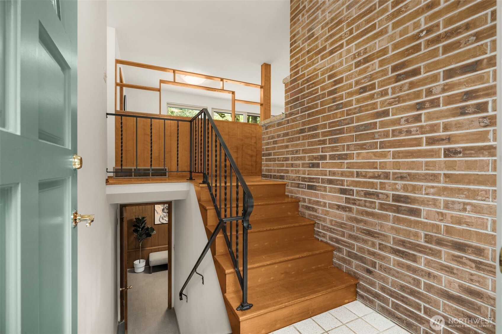 19207 40th Place NE, Lake Forest Park, WA 98155