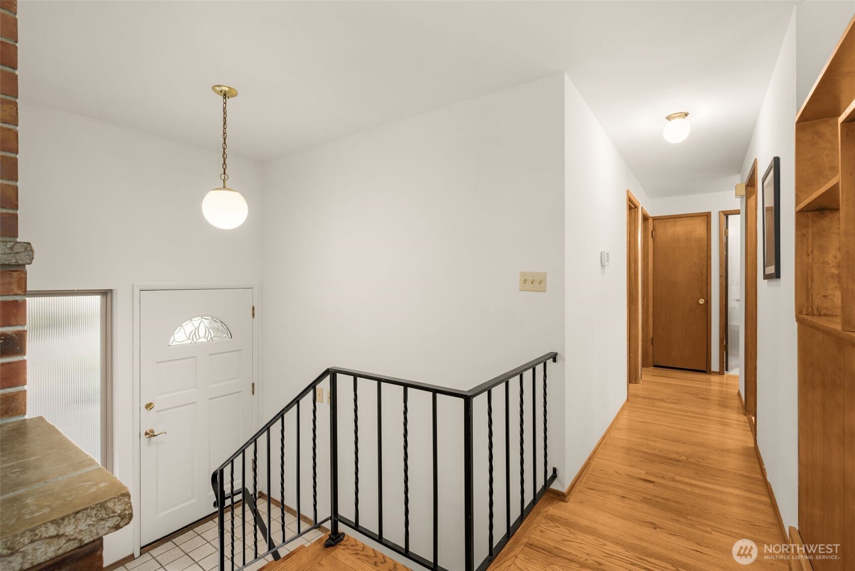 19207 40th Place NE, Lake Forest Park, WA 98155
