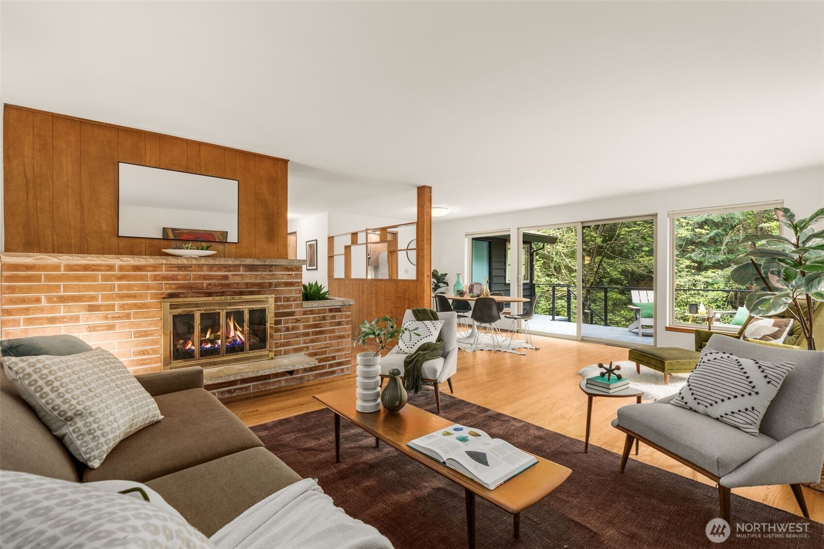 19207 40th Place NE, Lake Forest Park, WA 98155