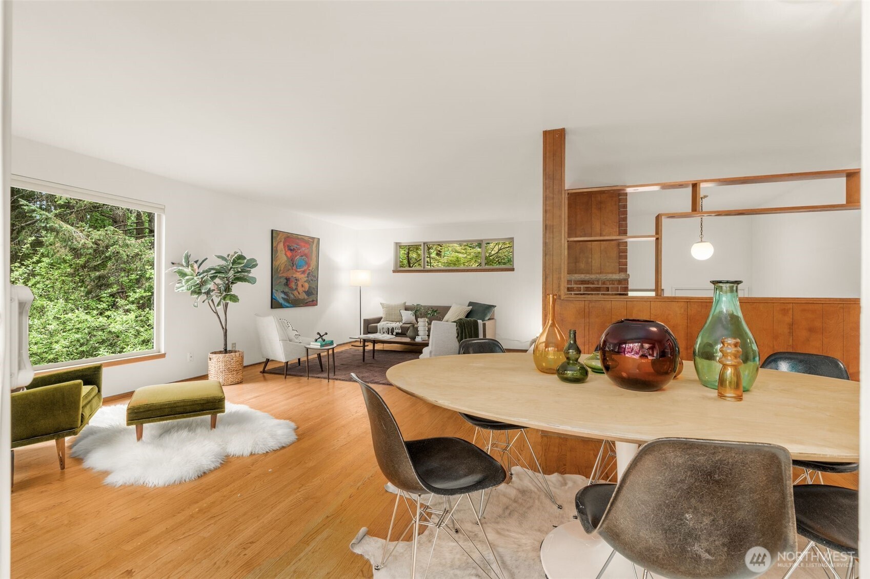 19207 40th Place NE, Lake Forest Park, WA 98155