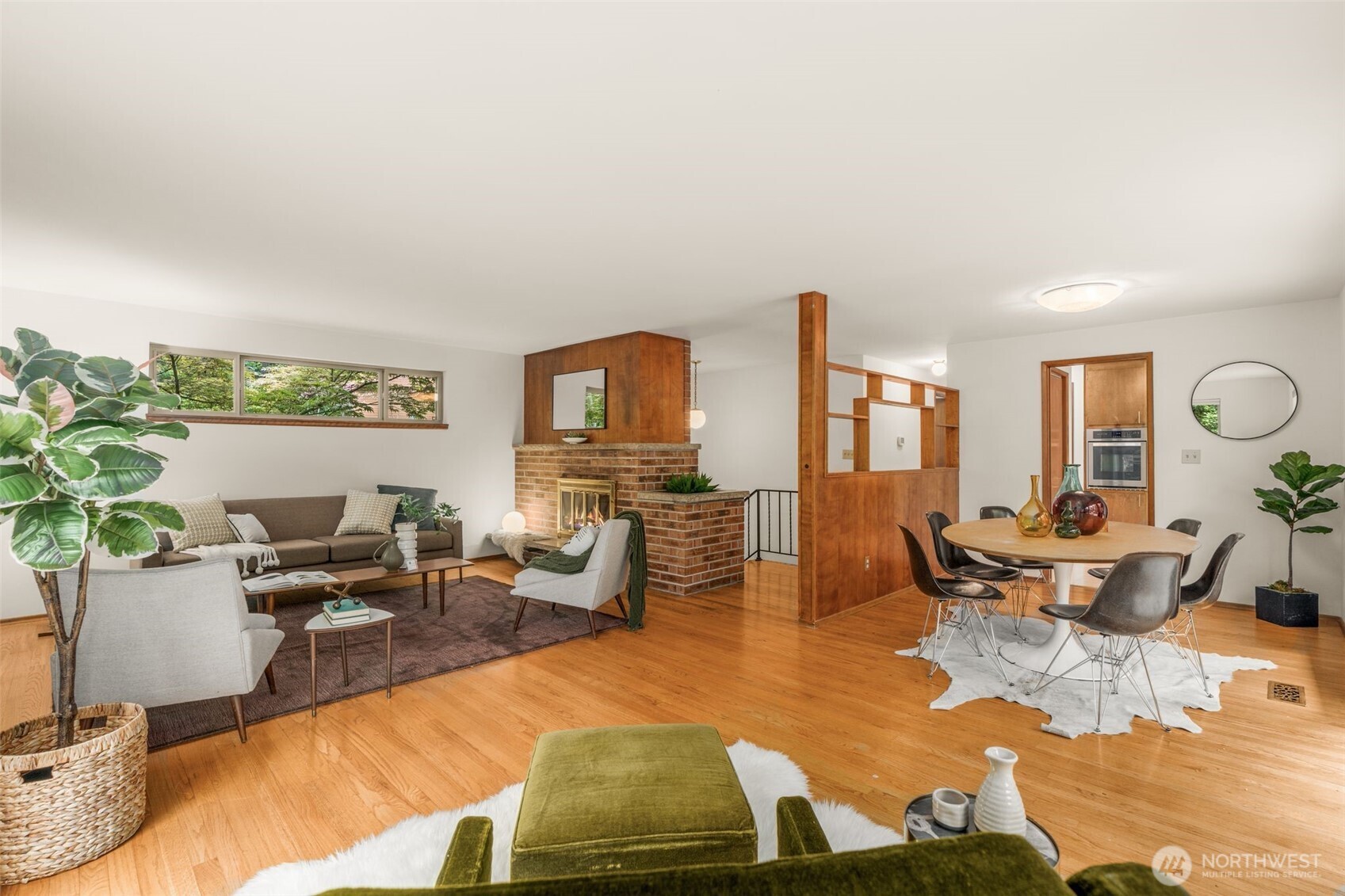 19207 40th Place NE, Lake Forest Park, WA 98155