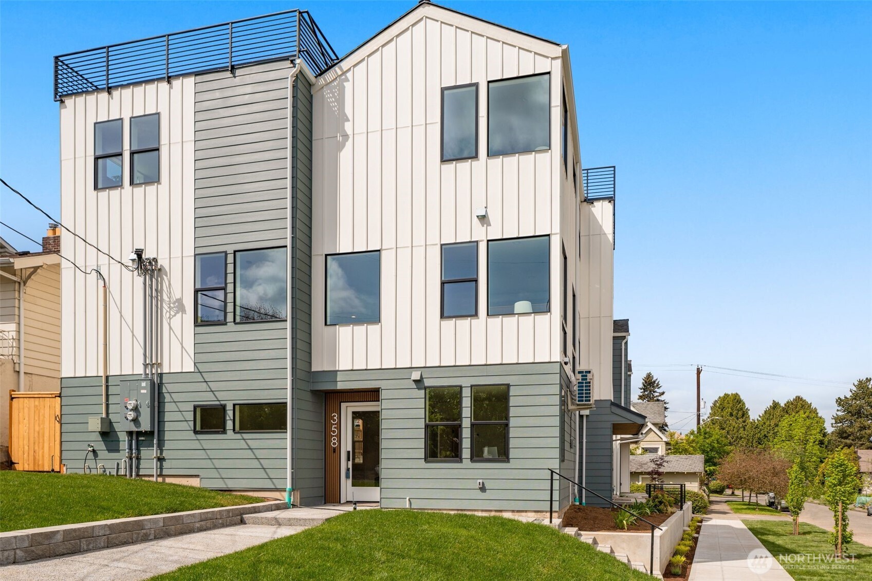 358 N 74th Street , Seattle, WA 98103