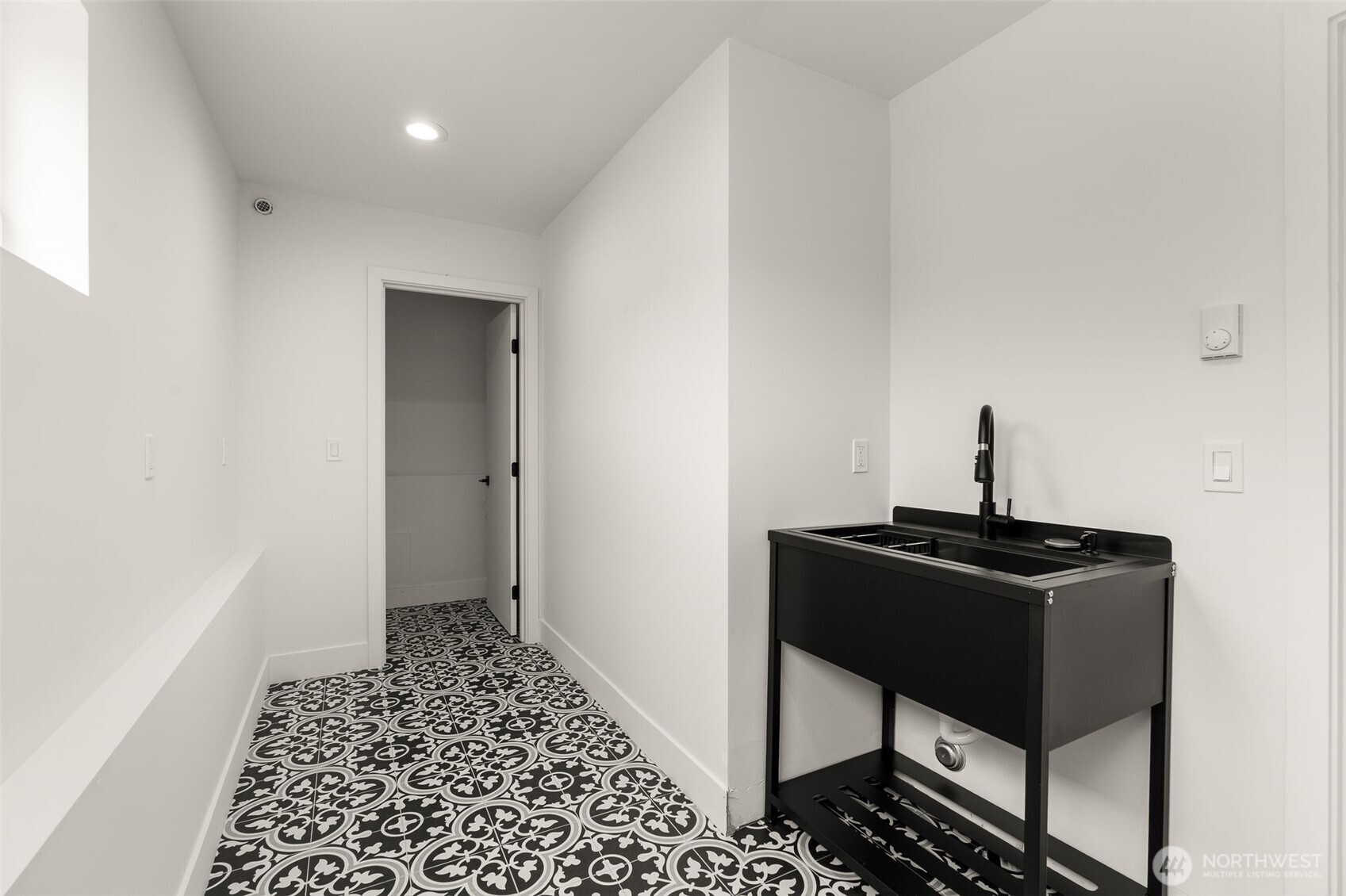 358 N 74th Street , Seattle, WA 98103