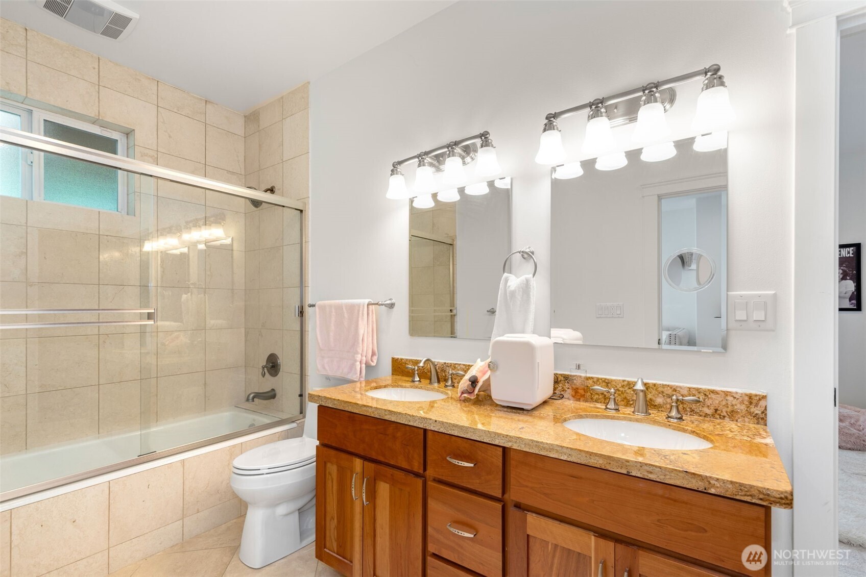 801 W Barrett Street , Seattle, WA 98119