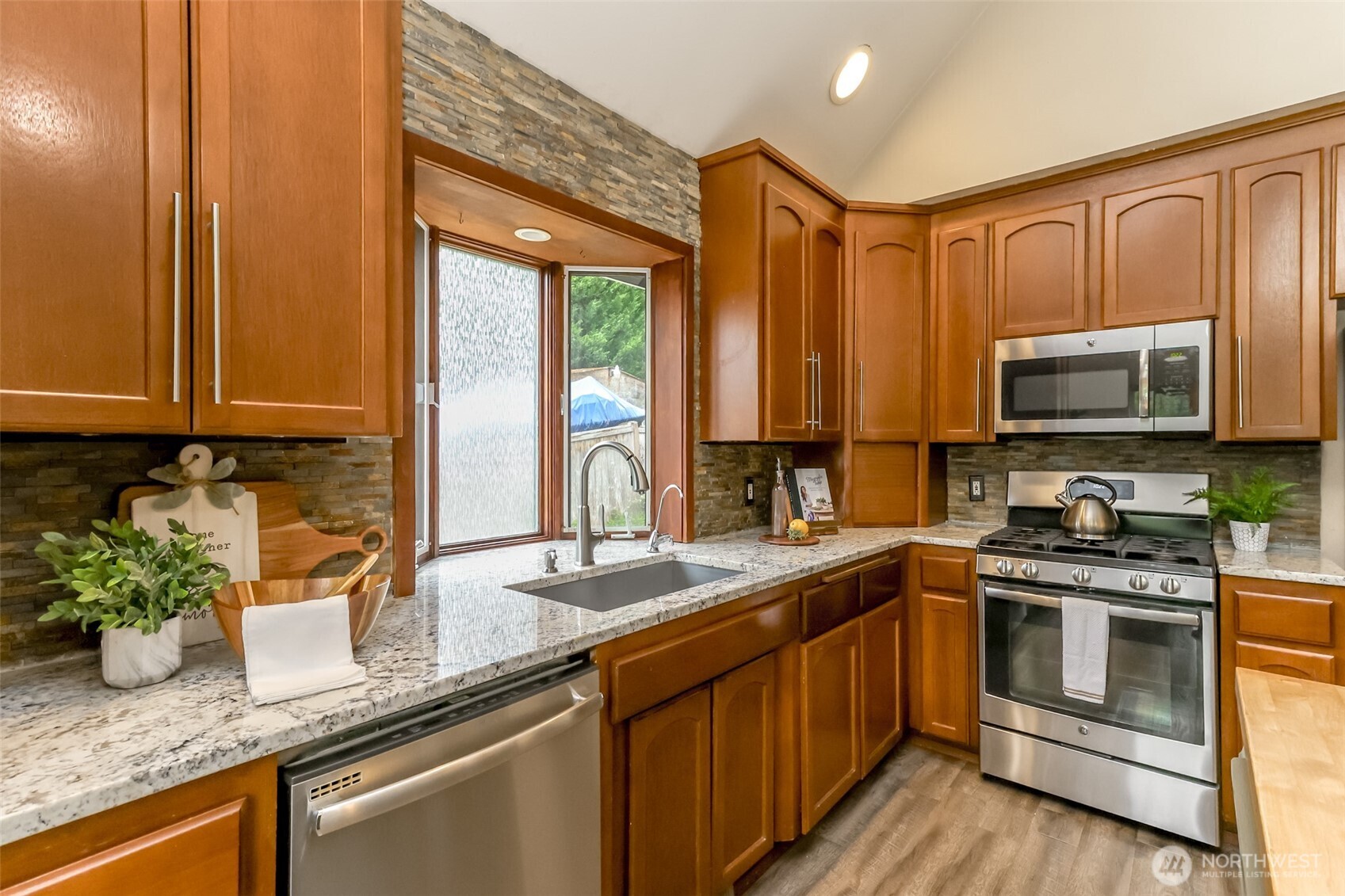 40420 Ski Park Rd E, Eatonville, WA 98328