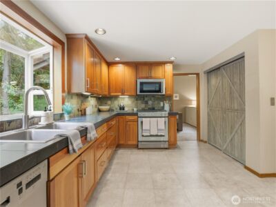 24214 SE 18th Place , Sammamish, WA 98075 - Photo 14