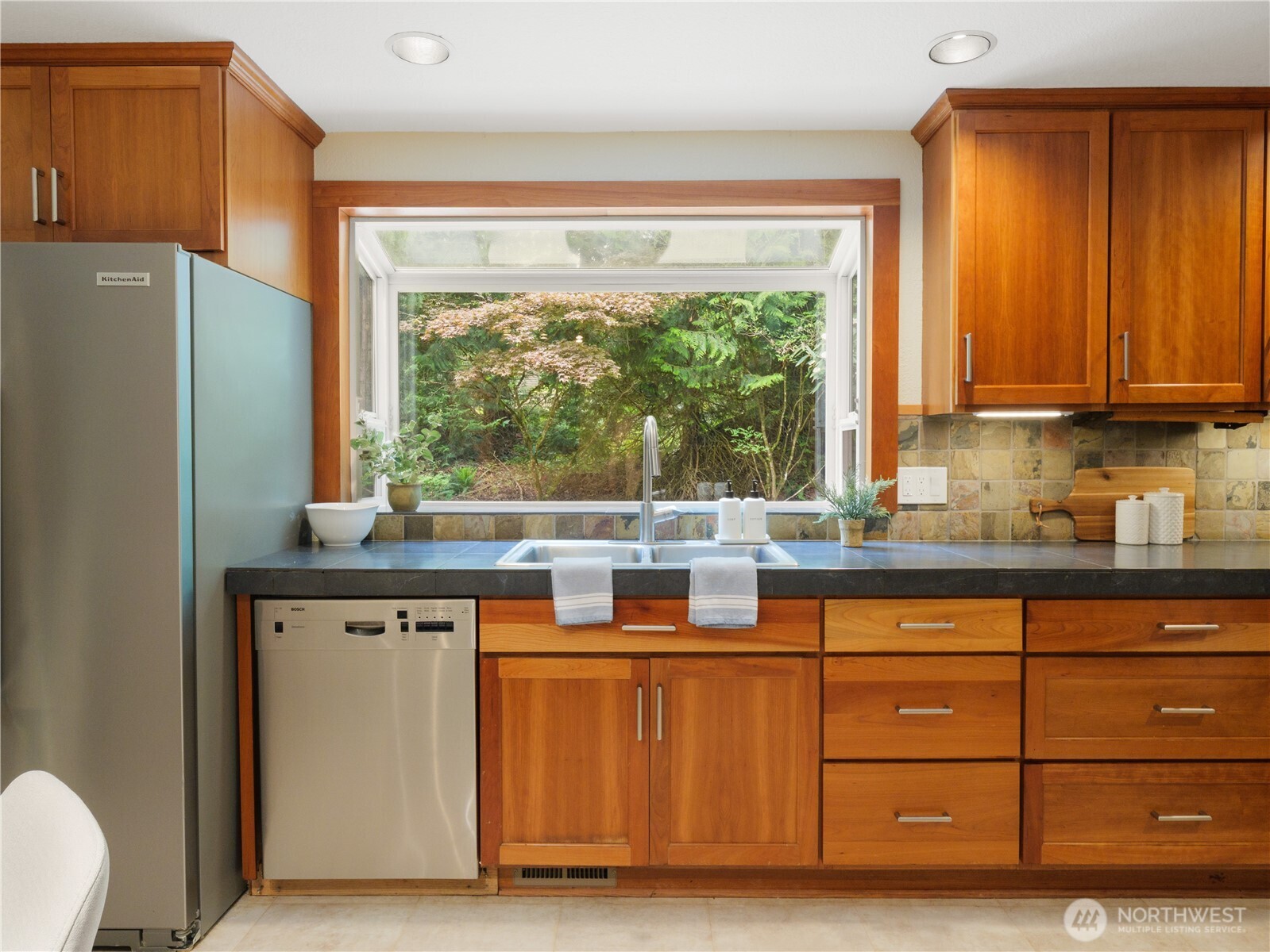 24214 SE 18th Place , Sammamish, WA 98075
