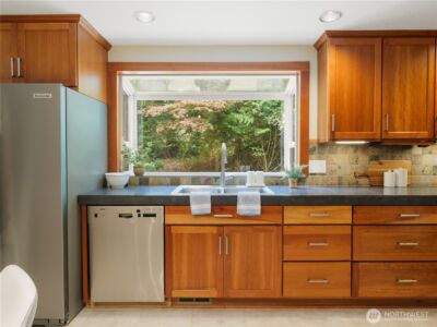 24214 SE 18th Place , Sammamish, WA 98075 - Photo 15