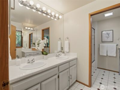24214 SE 18th Place , Sammamish, WA 98075 - Photo 27