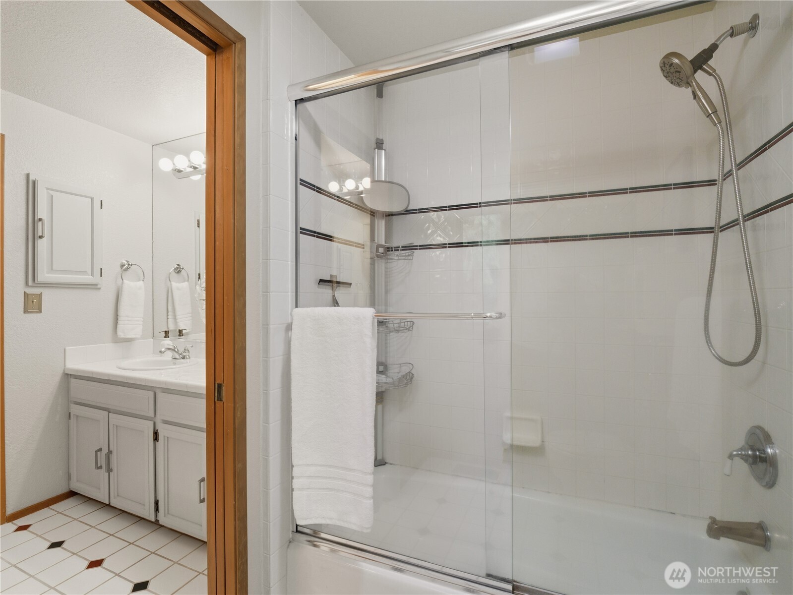 24214 SE 18th Place , Sammamish, WA 98075