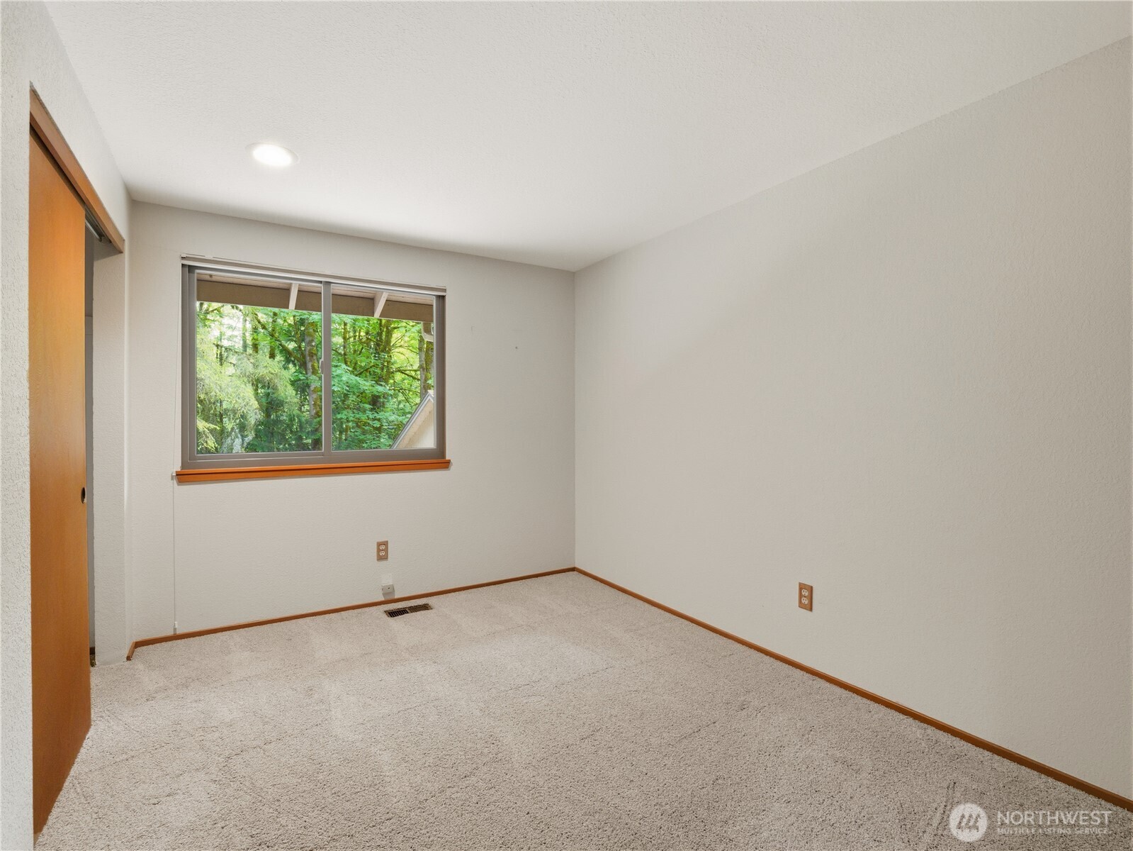 24214 SE 18th Place , Sammamish, WA 98075