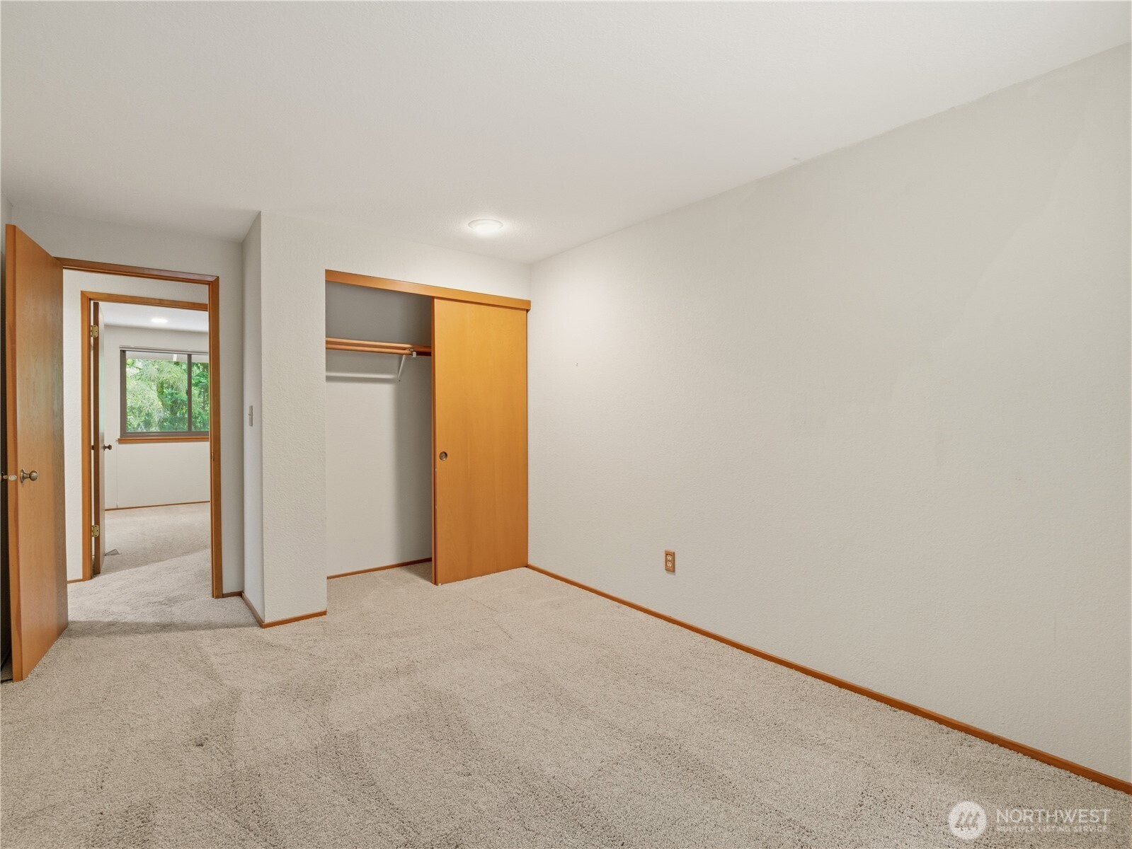 24214 SE 18th Place , Sammamish, WA 98075