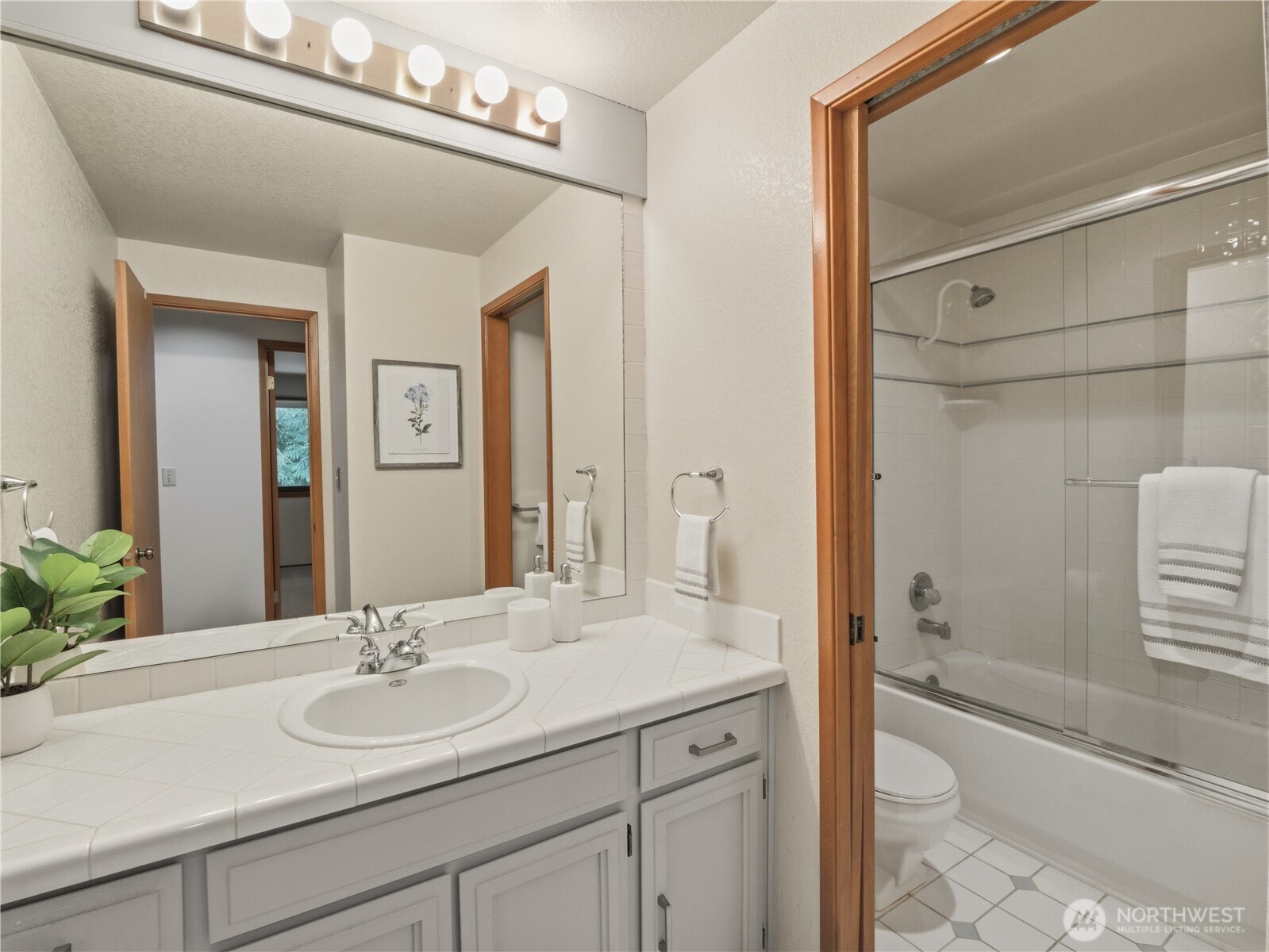 24214 SE 18th Place , Sammamish, WA 98075