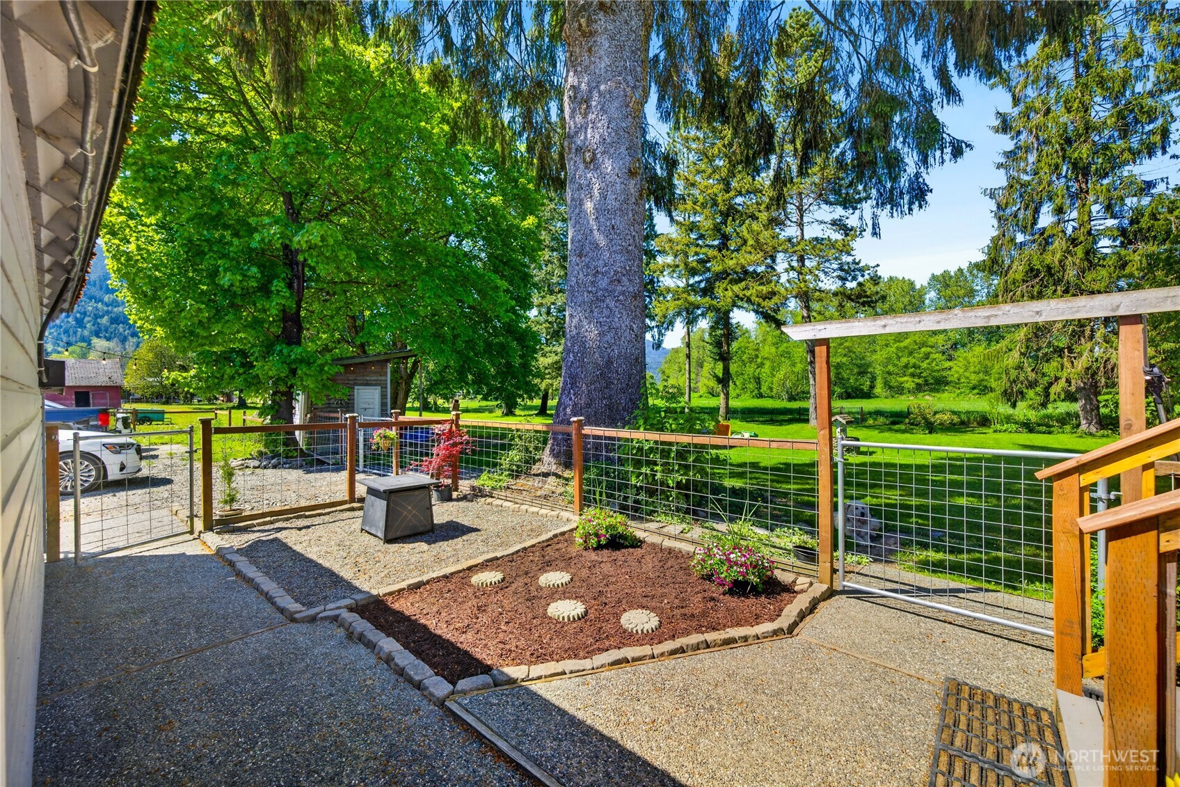 2115 Valley Highway , Deming, WA 98244-9115
