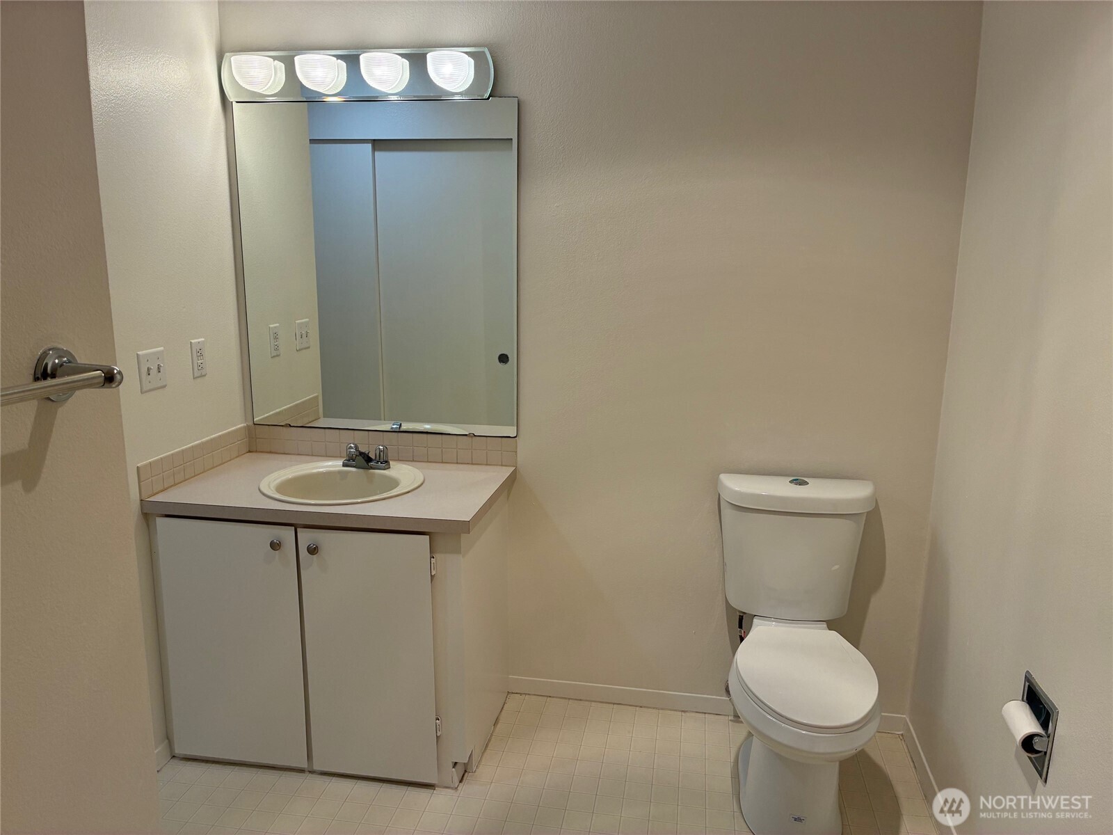 21301 52nd Avenue W #B111, Mountlake Terrace, WA 98043