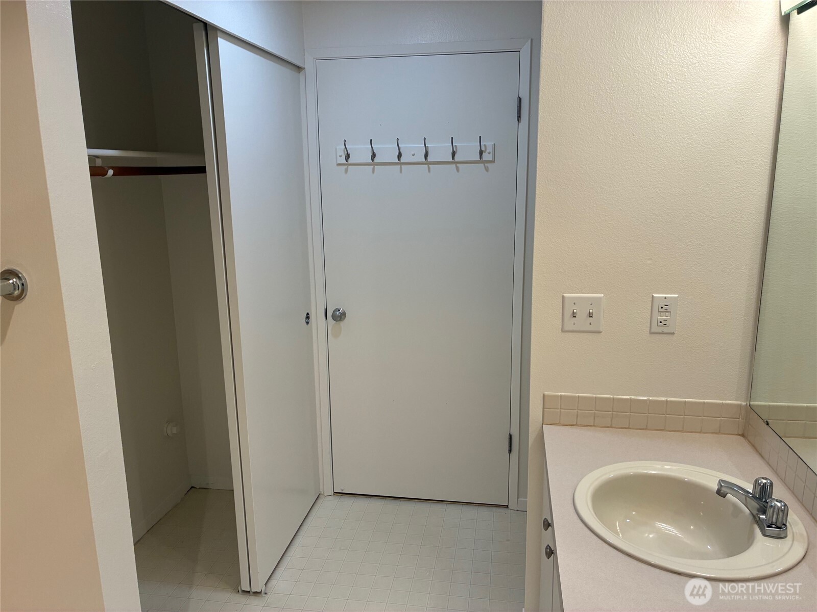 21301 52nd Avenue W #B111, Mountlake Terrace, WA 98043
