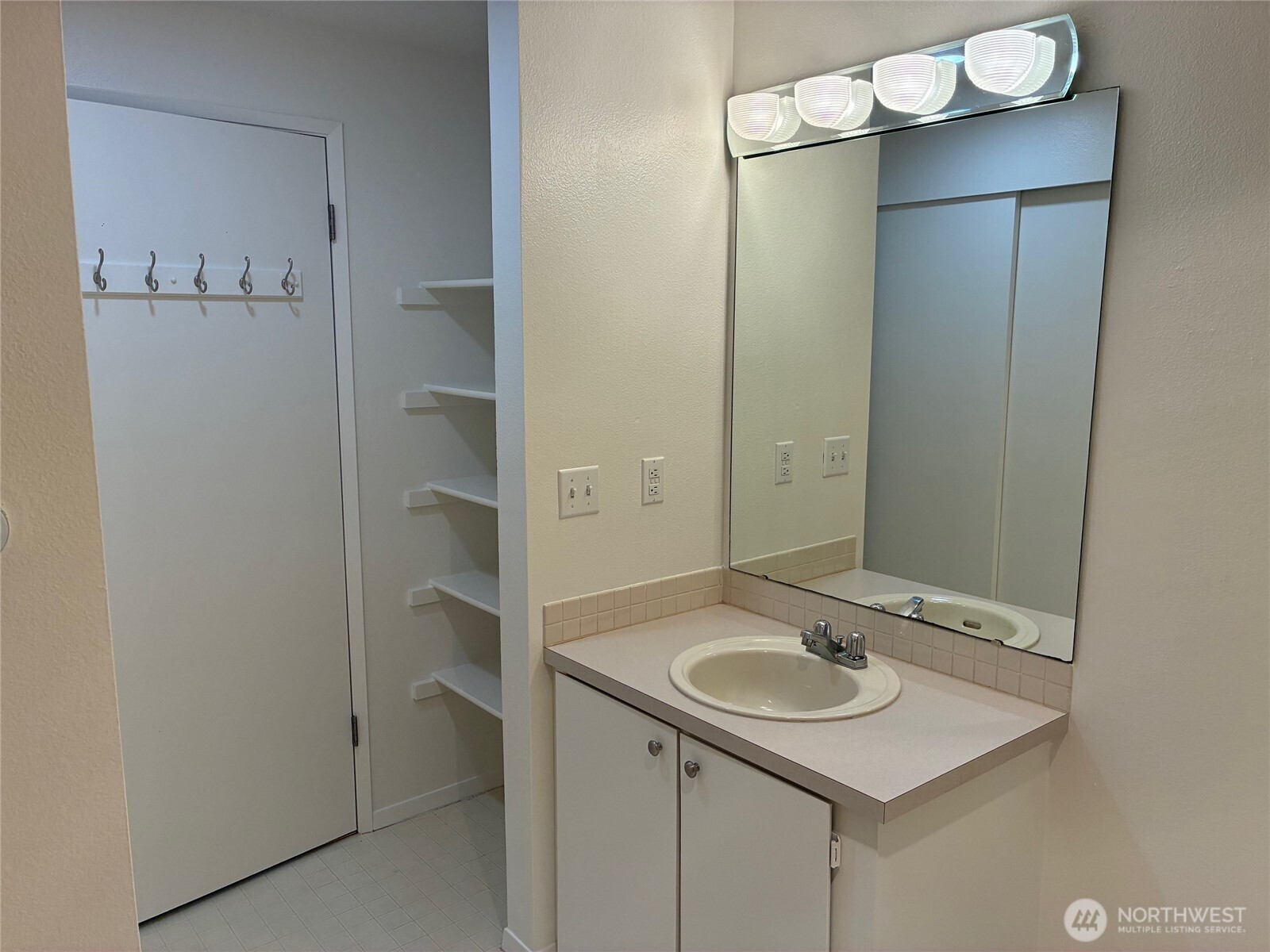 21301 52nd Avenue W #B111, Mountlake Terrace, WA 98043