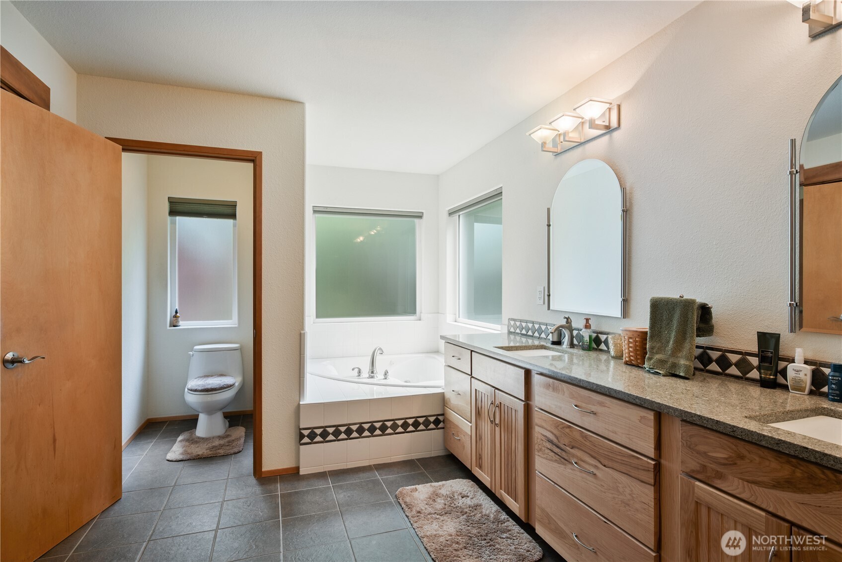 1975 Coal Creek Road , Longview, WA 98632