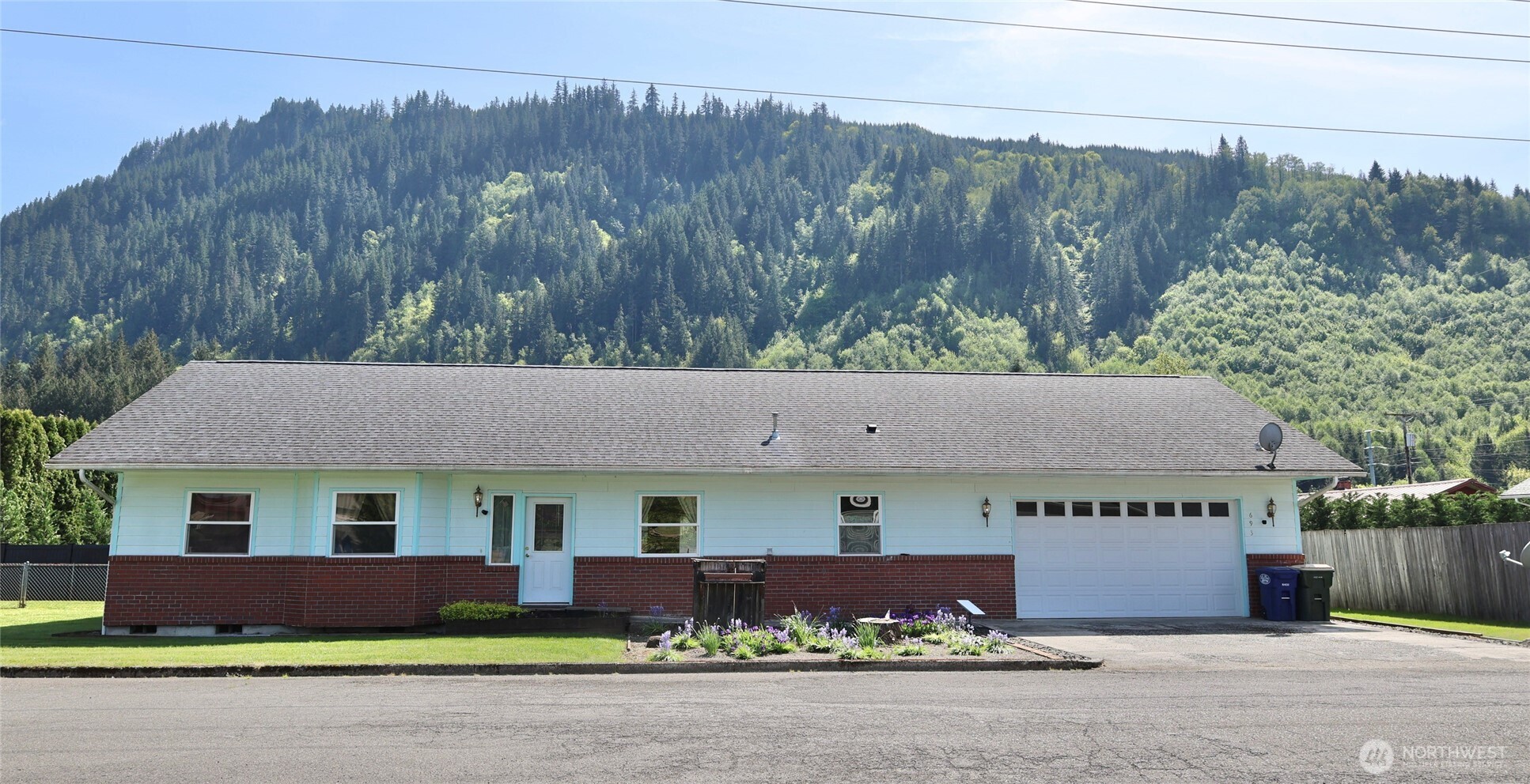 693 Temple Avenue , Morton, WA 98356