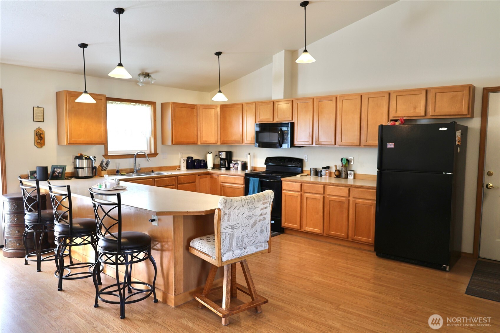 693 Temple Avenue , Morton, WA 98356