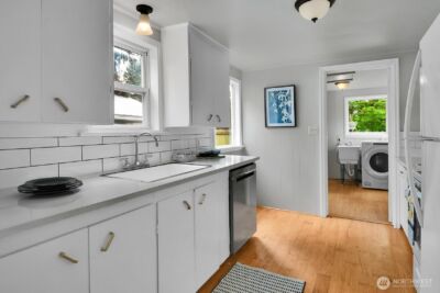 14339 Ashworth Avenue N, Seattle, WA 98133 - Photo 7