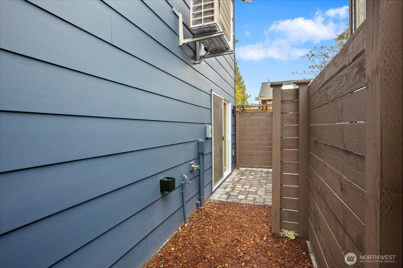 832 S Sullivan Street , Seattle, WA 98108
