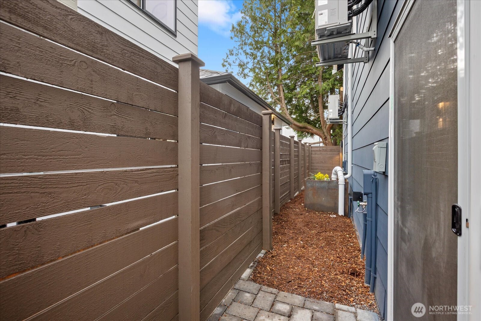 832 S Sullivan Street , Seattle, WA 98108