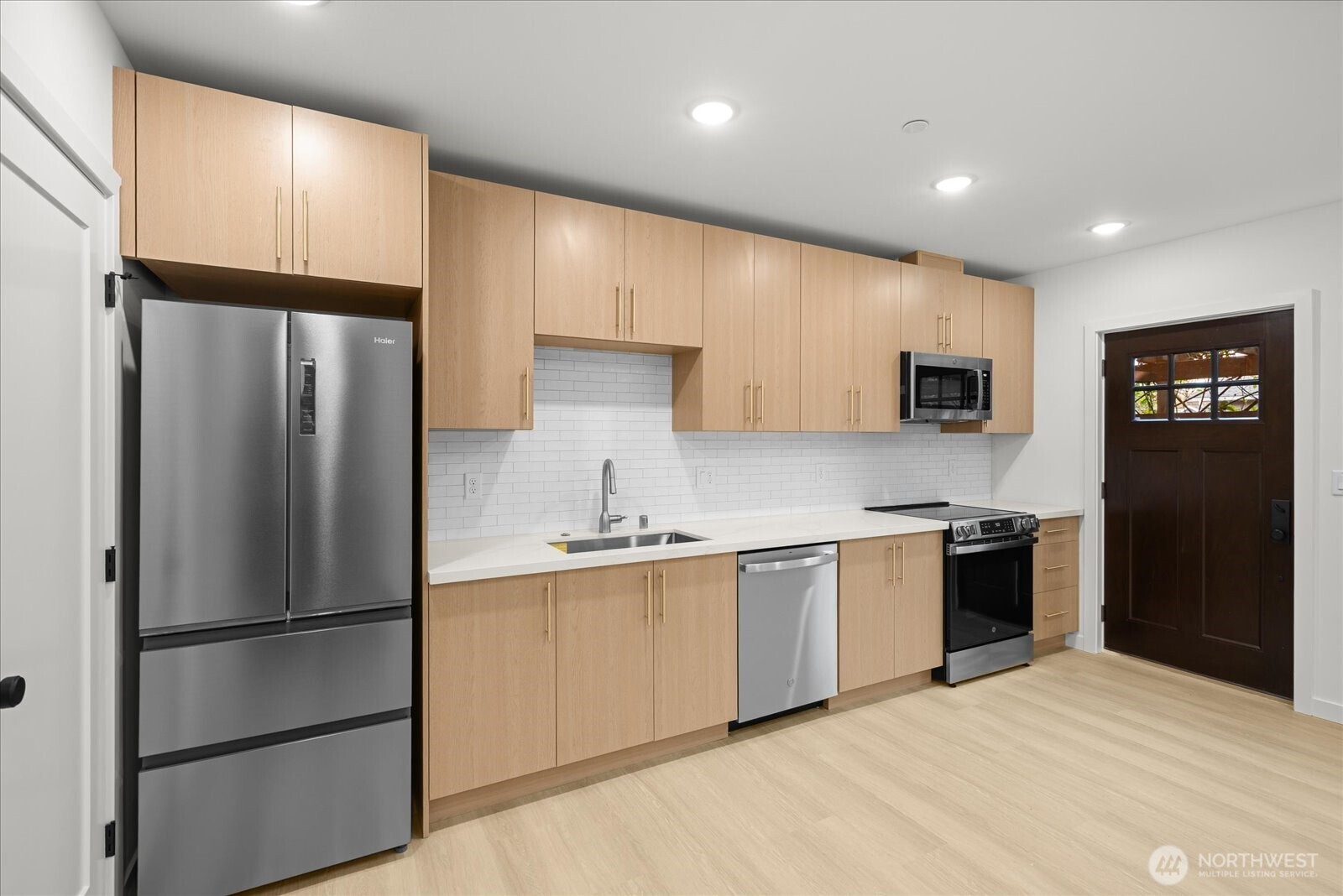 832 S Sullivan Street , Seattle, WA 98108