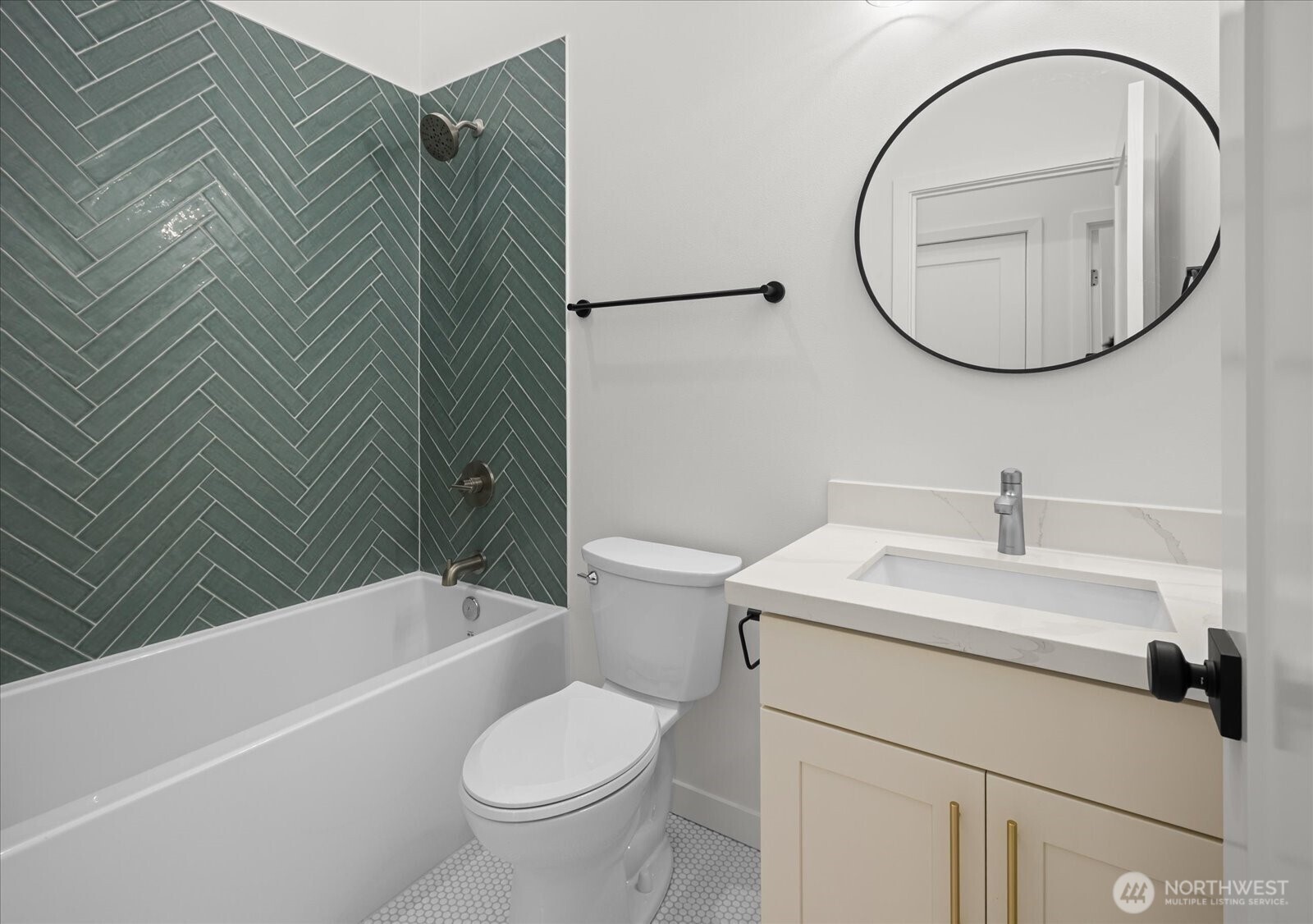 832 S Sullivan Street , Seattle, WA 98108