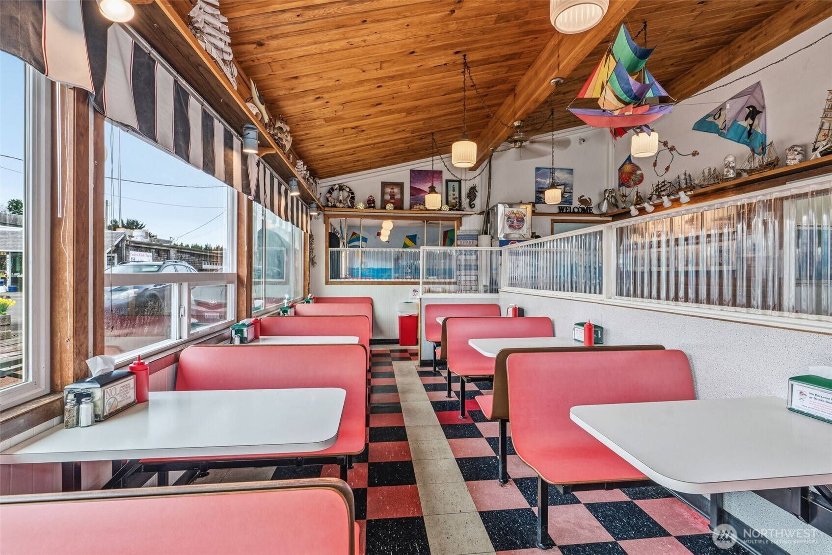 313 Pacific Avenue S, Long Beach, WA 98631