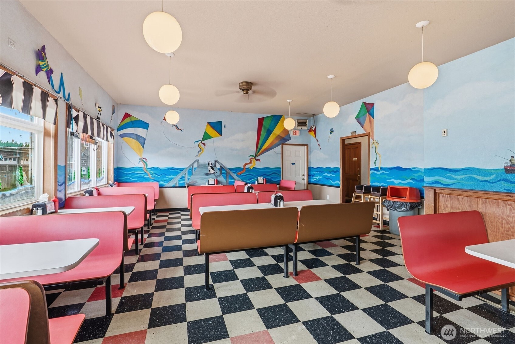 313 Pacific Avenue S, Long Beach, WA 98631