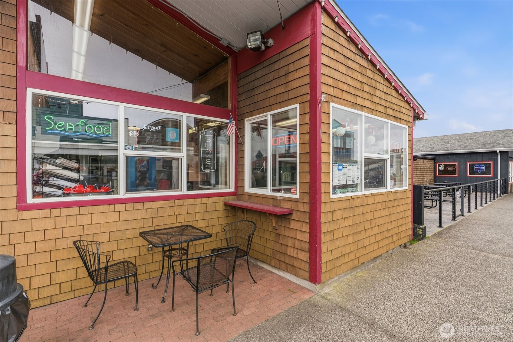 313 Pacific Avenue S, Long Beach, WA 98631