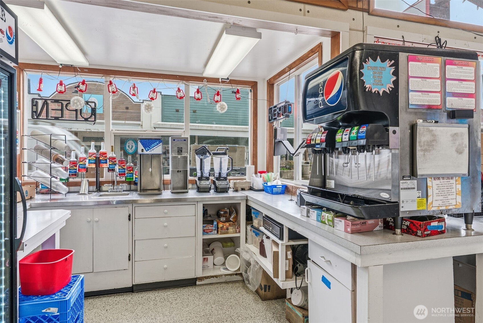 313 Pacific Avenue S, Long Beach, WA 98631