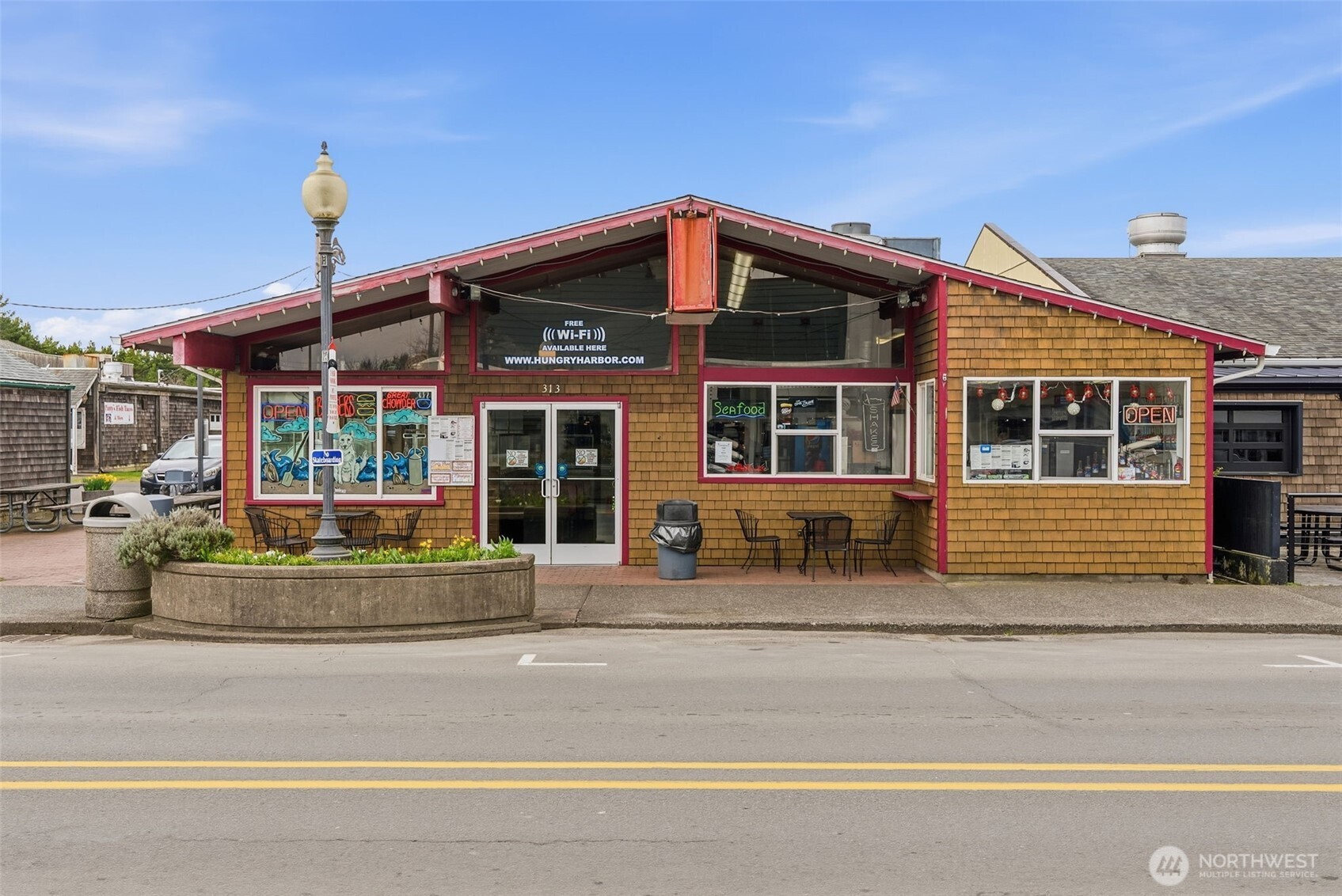 313 Pacific Avenue S, Long Beach, WA 98631