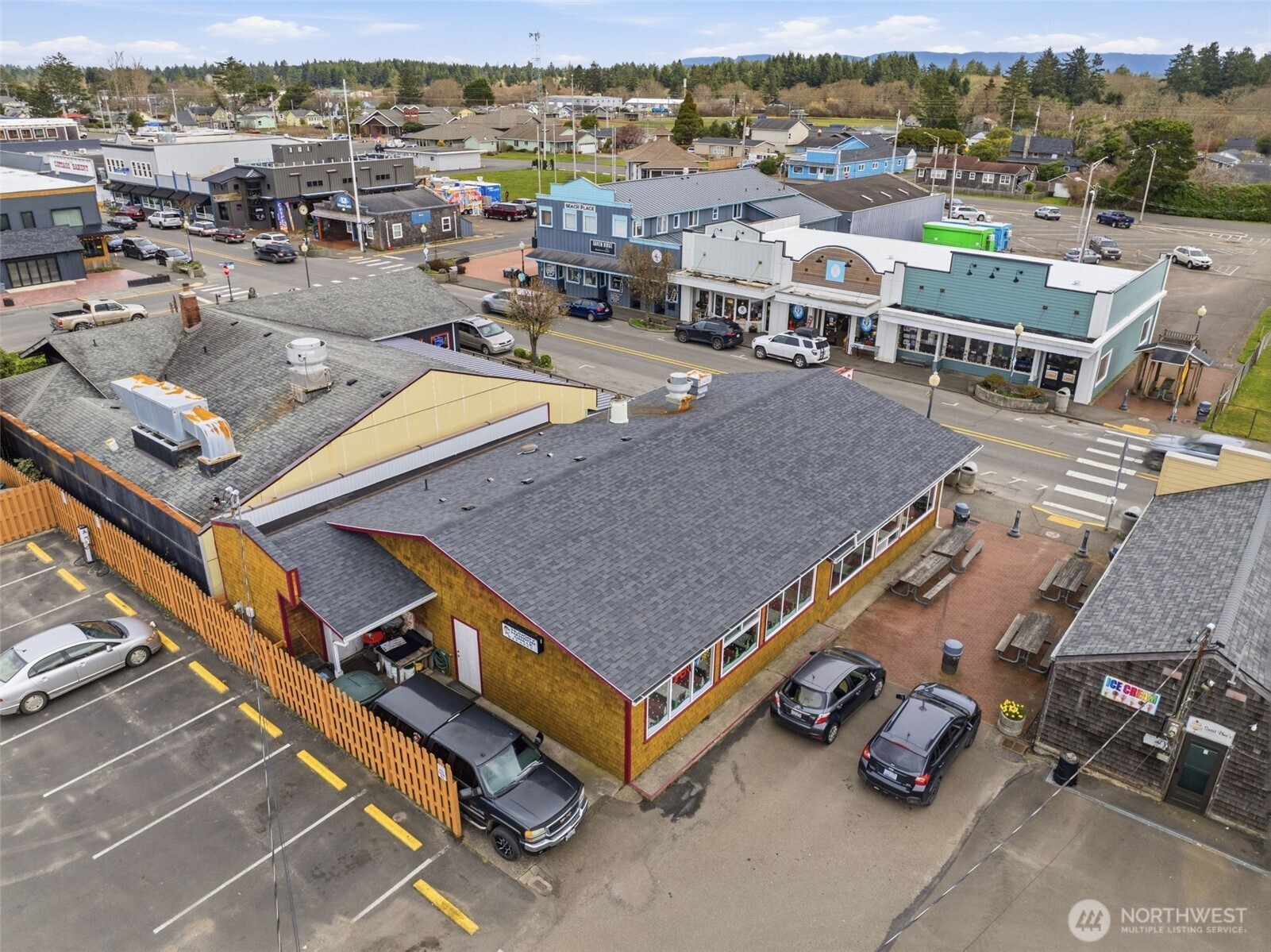 313 Pacific Avenue S, Long Beach, WA 98631