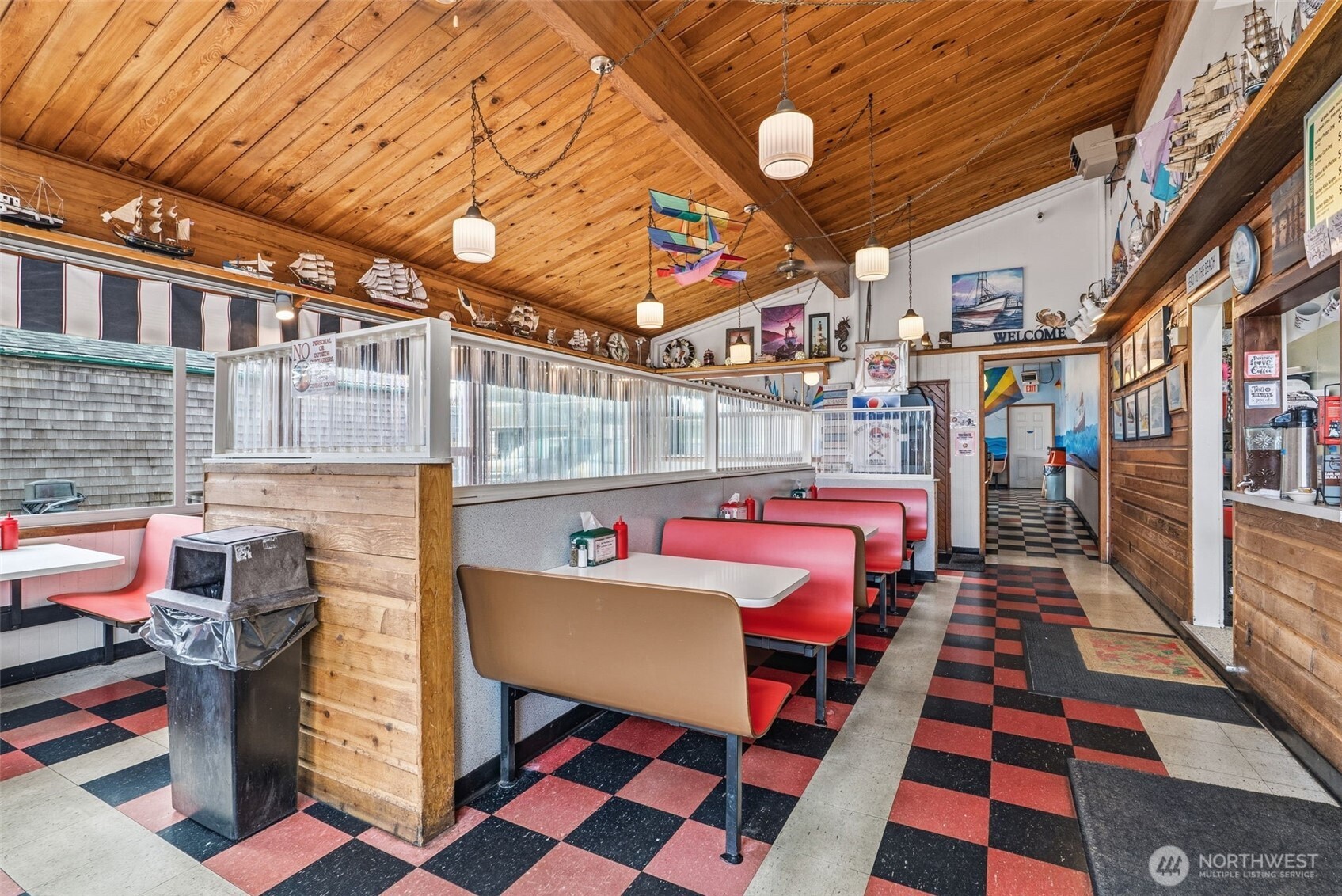 313 Pacific Avenue S, Long Beach, WA 98631
