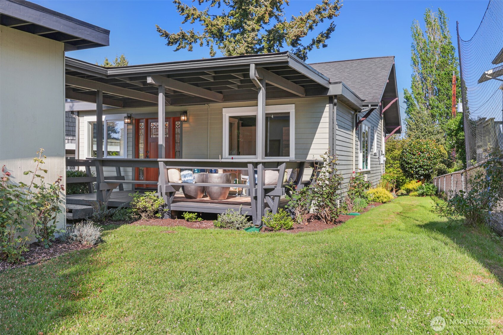 9027 6th Avenue NW, Seattle, WA 98117