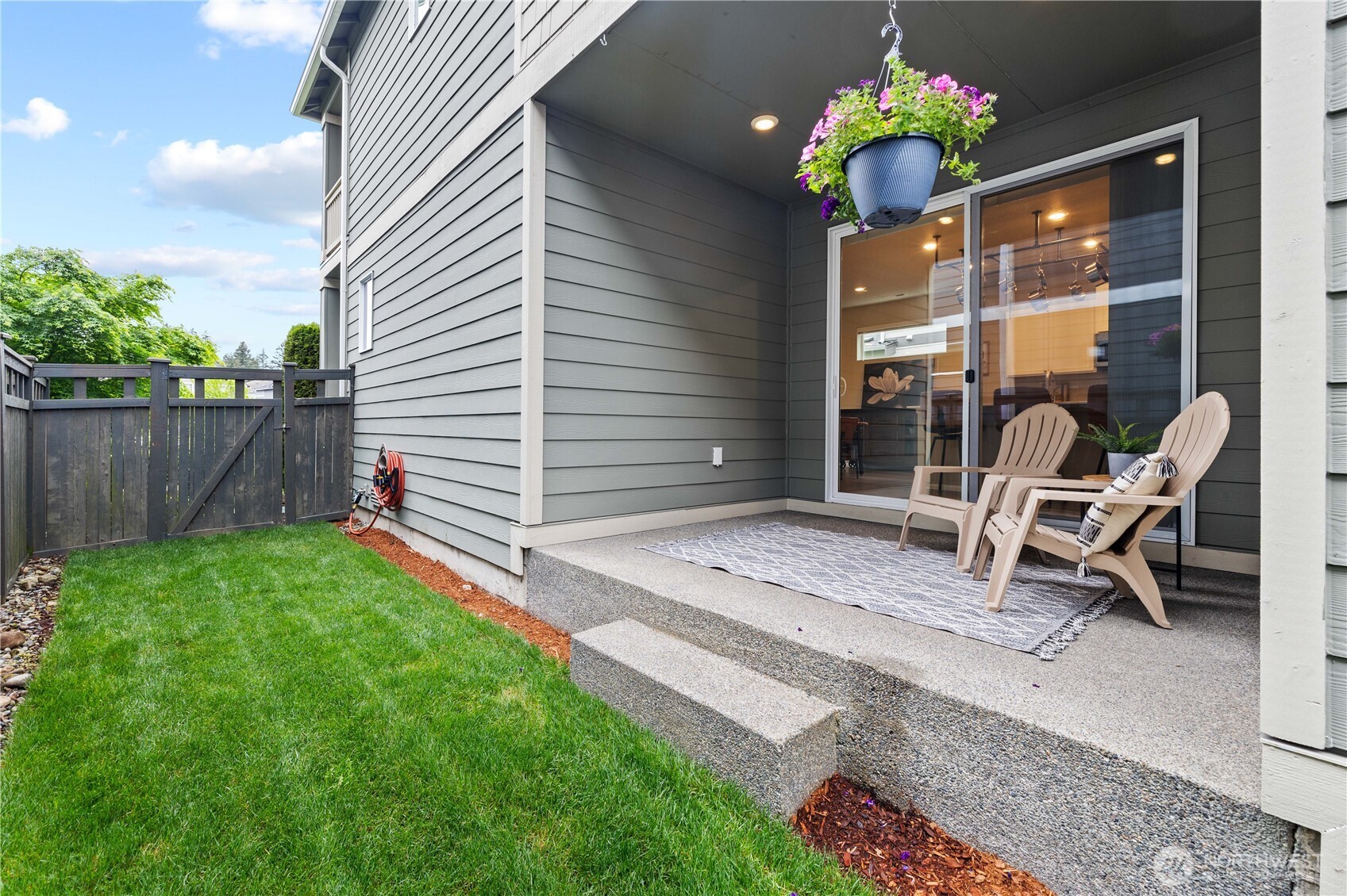 32828 SE Cottonwood Street , Black Diamond, WA 98010