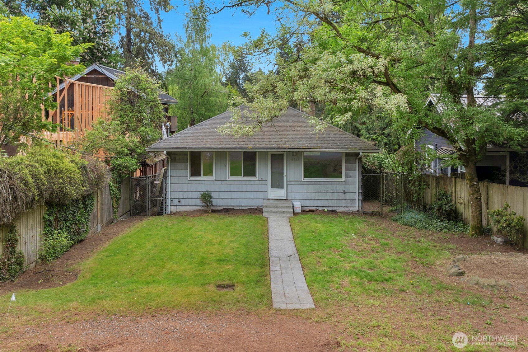 11524 32nd Avenue NE, Seattle, WA 98125-6802