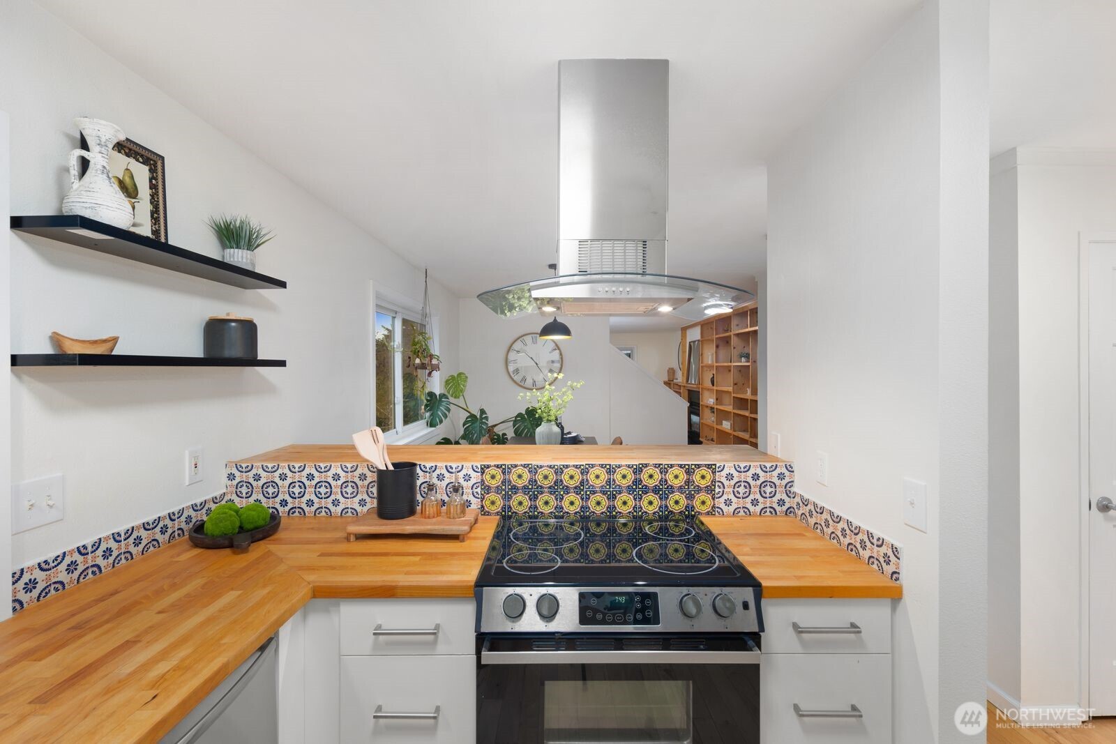 6620 28th Avenue NW, Seattle, WA 98117