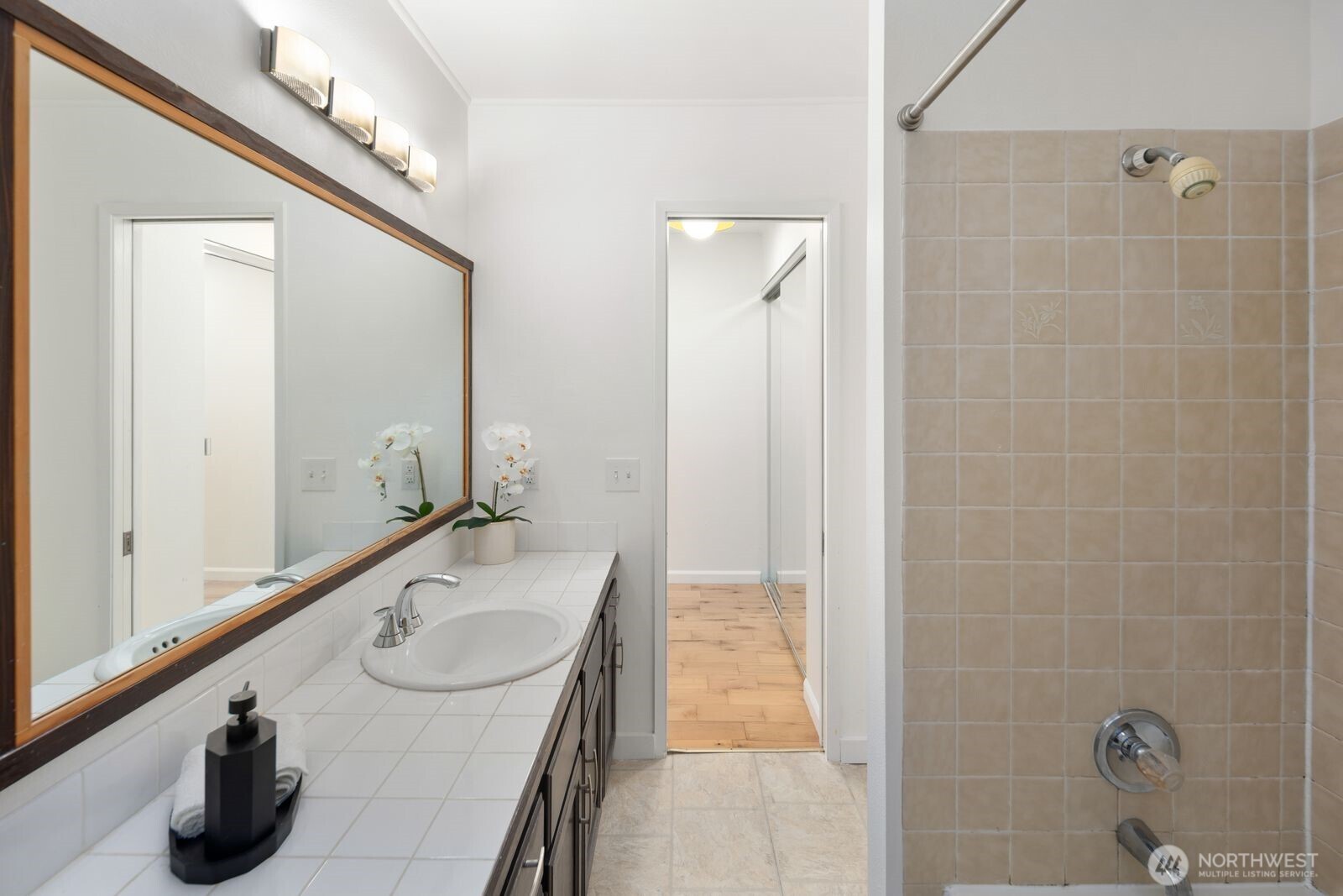 6620 28th Avenue NW, Seattle, WA 98117