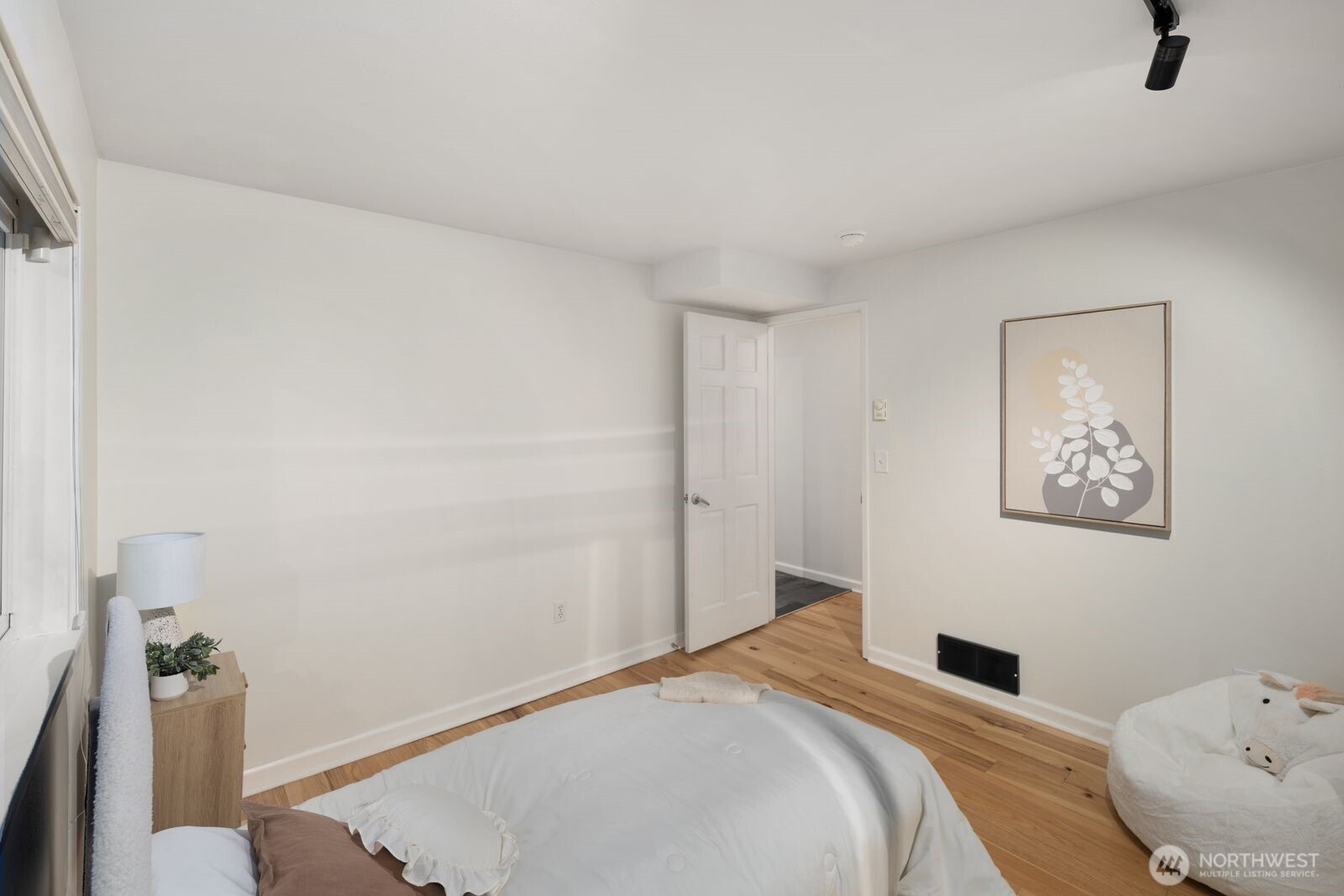 6620 28th Avenue NW, Seattle, WA 98117