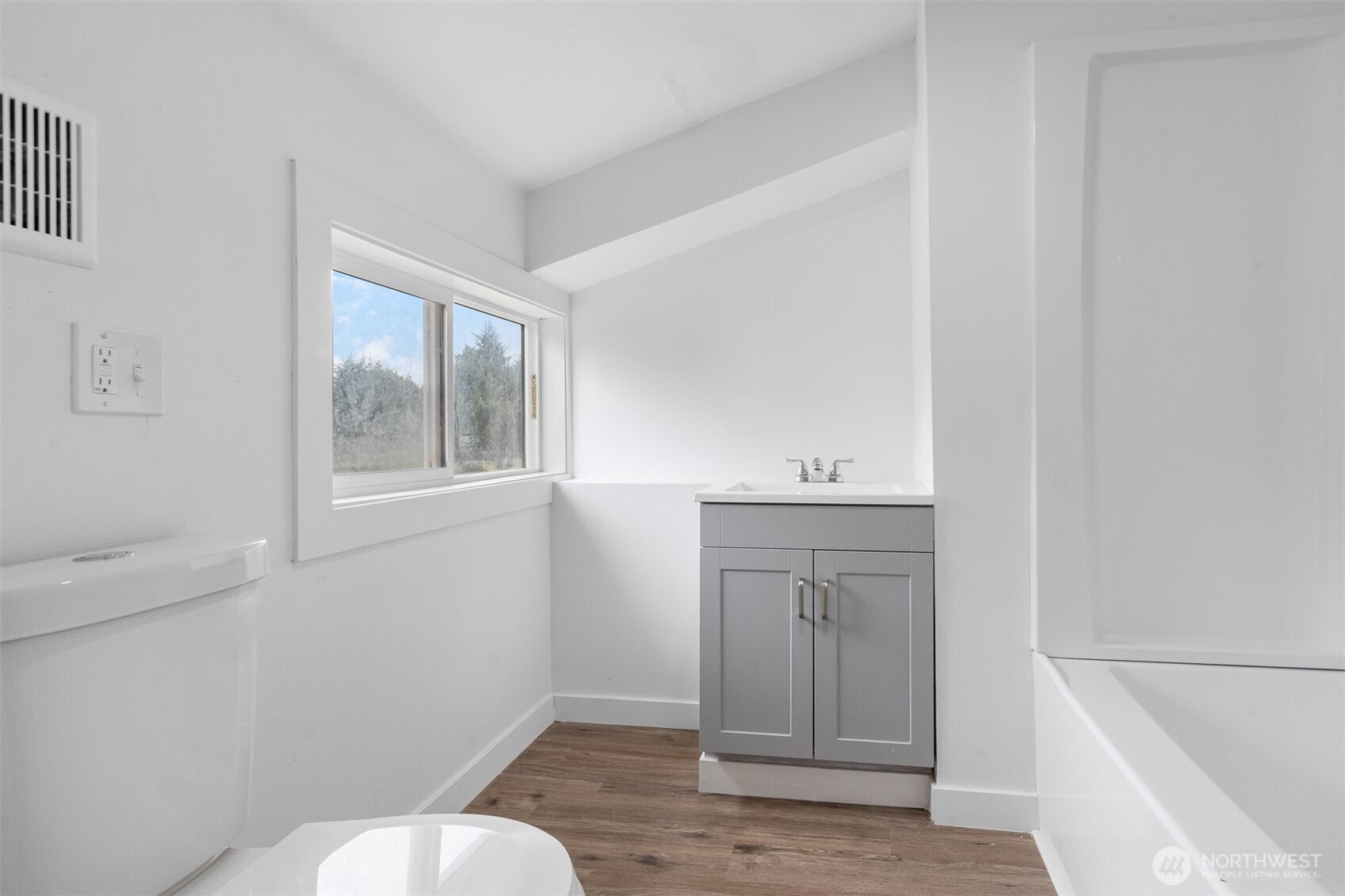 42 N First Street , Pacific Beach, WA 98571