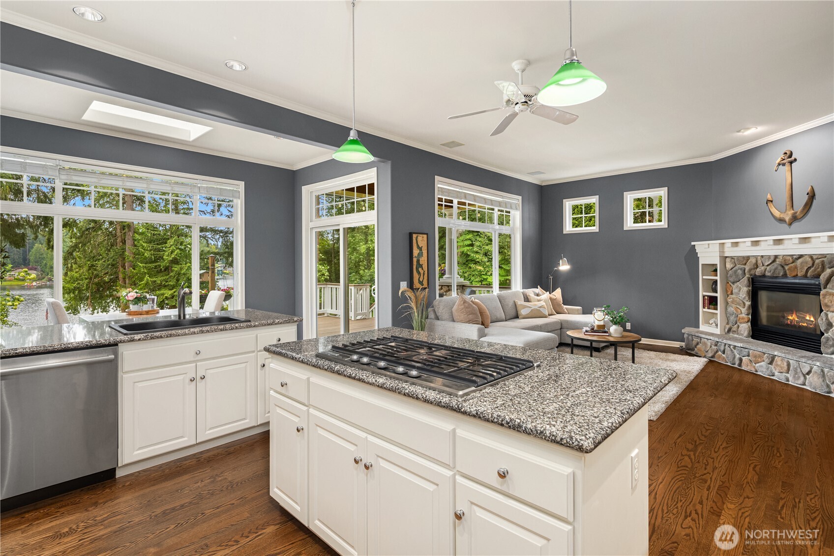 21827 SE 20th Street , Sammamish, WA 98075-9564