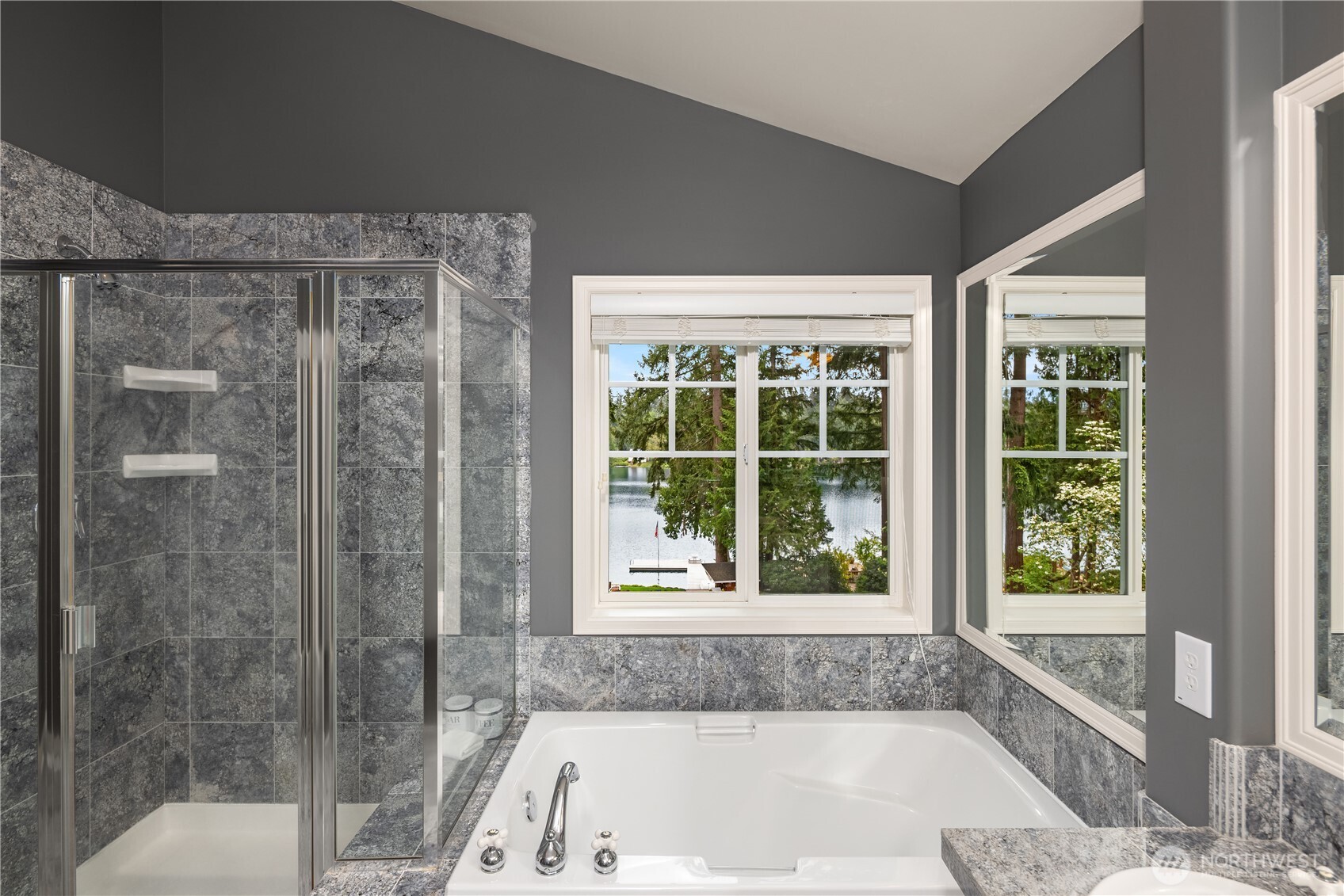 21827 SE 20th Street , Sammamish, WA 98075-9564