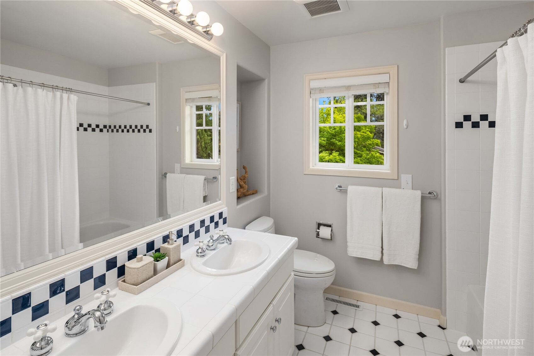 21827 SE 20th Street , Sammamish, WA 98075-9564