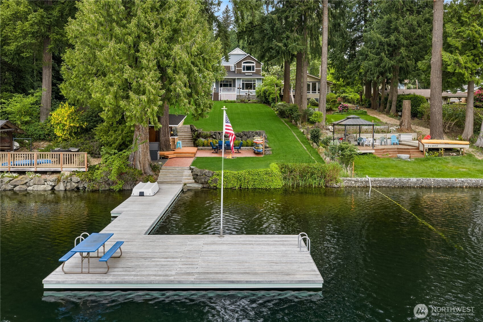 21827 SE 20th Street , Sammamish, WA 98075-9564